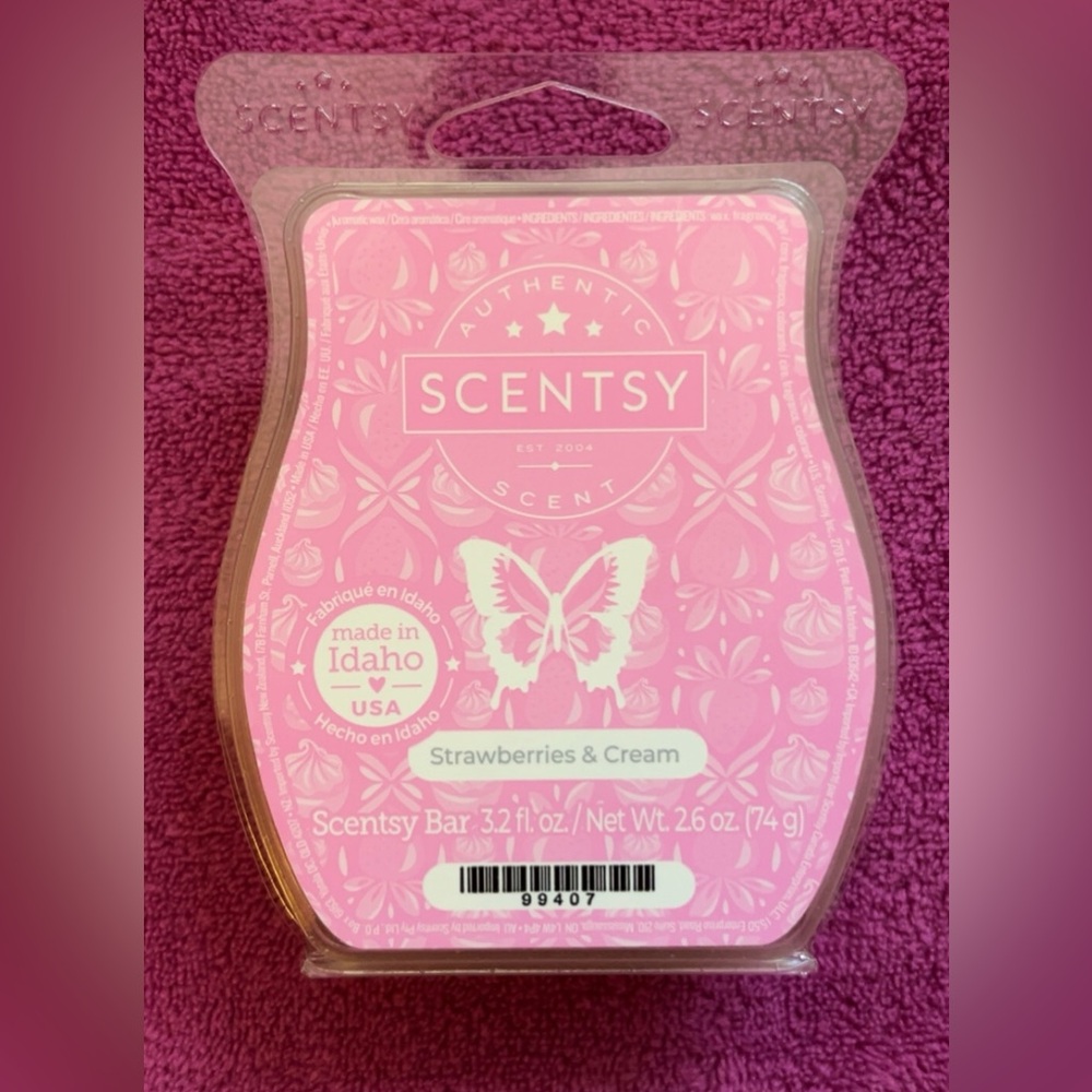 Scentsy Pink Strawberries & Cream Scent Bar